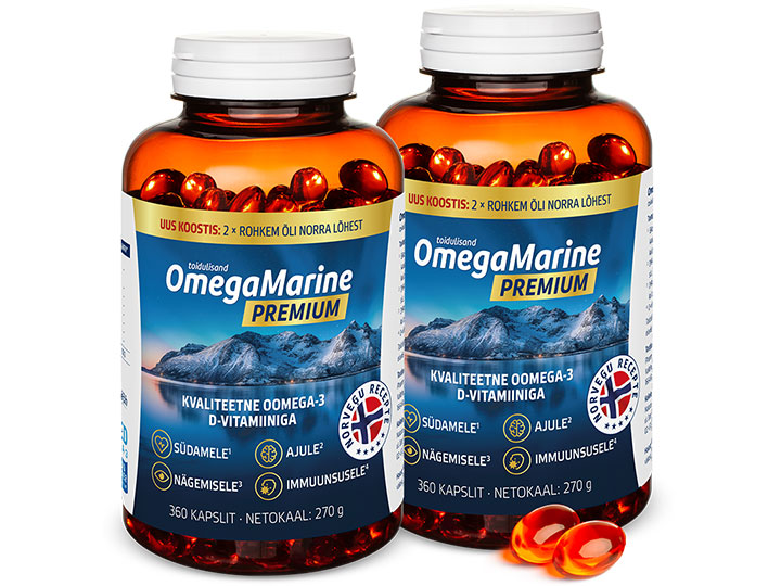Natural Pharmaceuticals OmegaMarine™ Premium Kaks merevaigukollast purki OmegaMarine™ Premium toidulisandit. Purgi kõrval on näha kaks punakasoranži kapslit. Paremal on ringikujuline märk kirjaga „Teie TASUTA kingitus“ ja pilt ehtekomplektist: kõrvarõngad ja rohelise kiviga ripats.